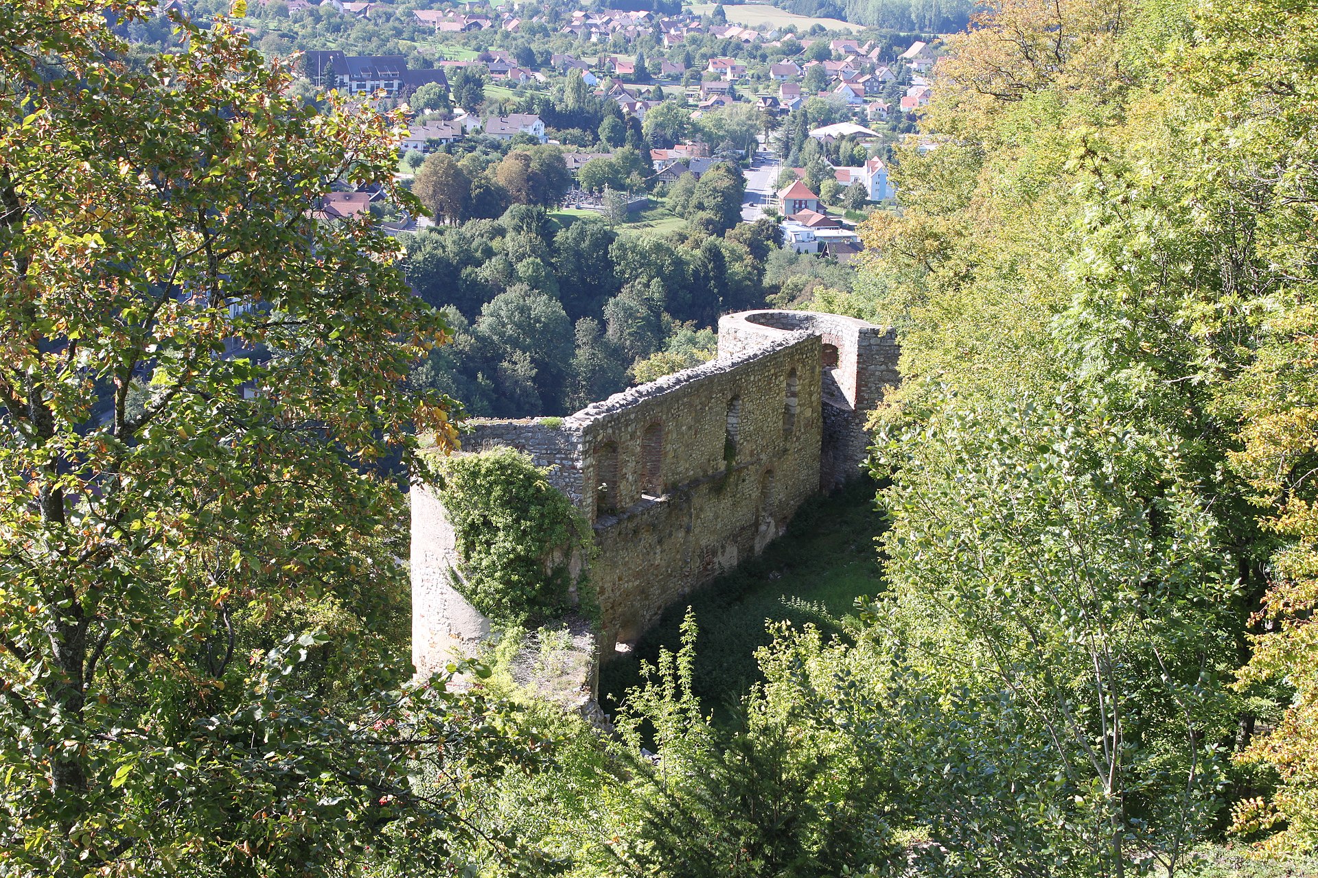 Ruines_du_château_de_Ferrette_(14)